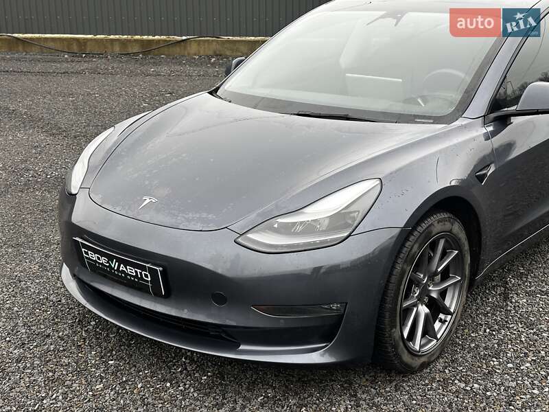 Седан Tesla Model 3 2022 в Львове