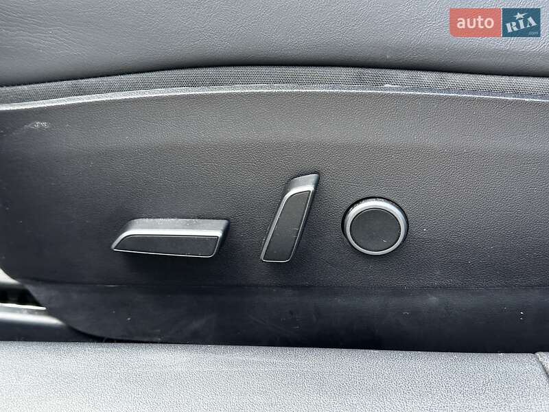 Седан Tesla Model 3 2022 в Львове