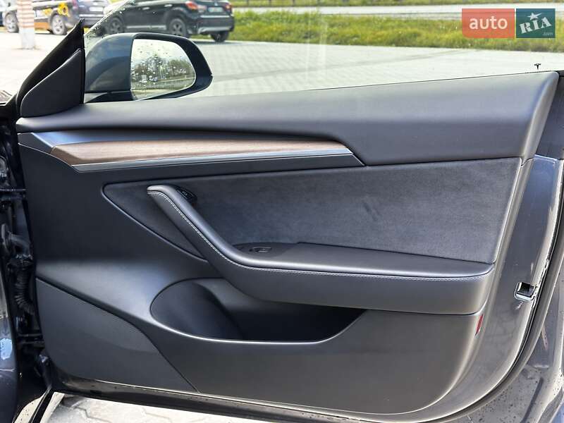 Седан Tesla Model 3 2022 в Львове