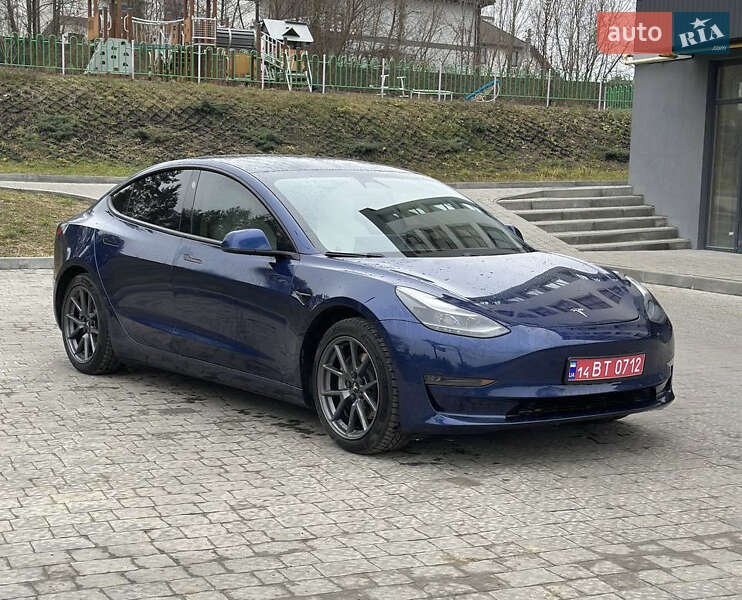 Седан Tesla Model 3 2021 в Львові