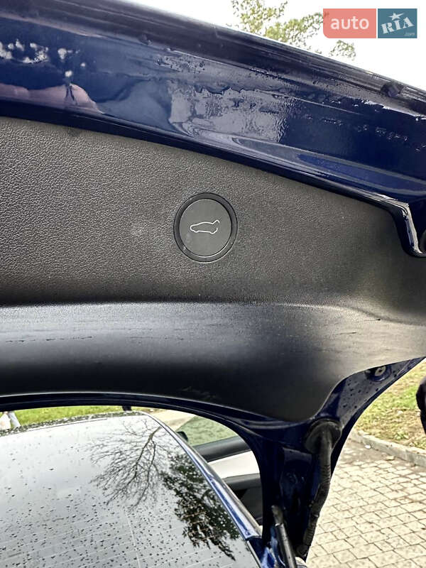 Седан Tesla Model 3 2021 в Львові