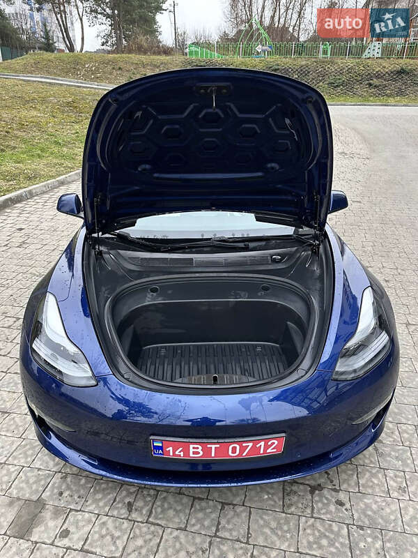 Седан Tesla Model 3 2021 в Львові