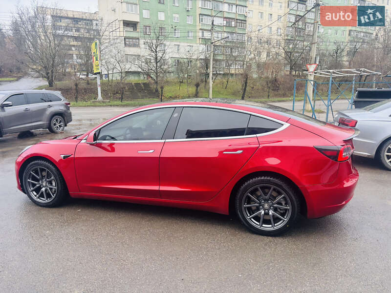 Седан Tesla Model 3 2019 в Черновцах