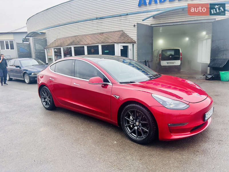 Седан Tesla Model 3 2019 в Черновцах