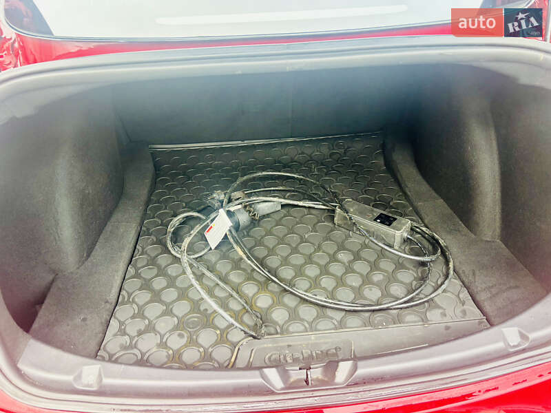 Седан Tesla Model 3 2019 в Чернівцях