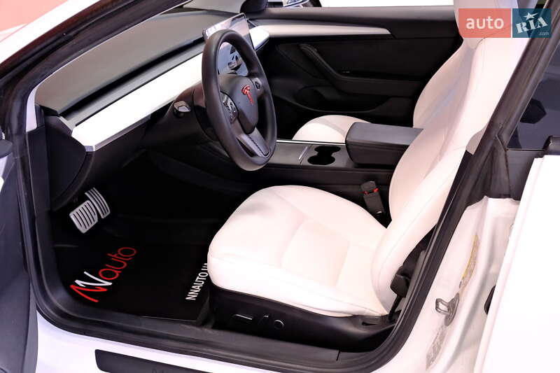 Седан Tesla Model 3 2022 в Одессе