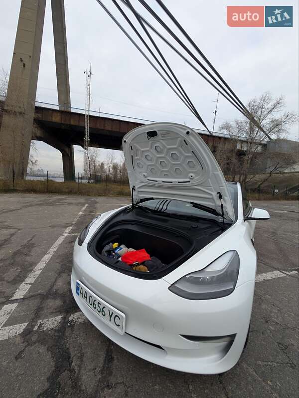 Седан Tesla Model 3 2022 в Киеве