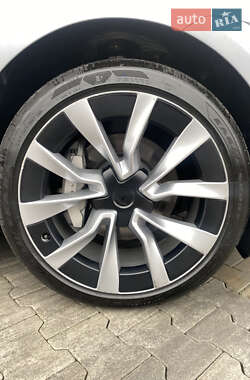 Седан Tesla Model 3 2024 в Киеве