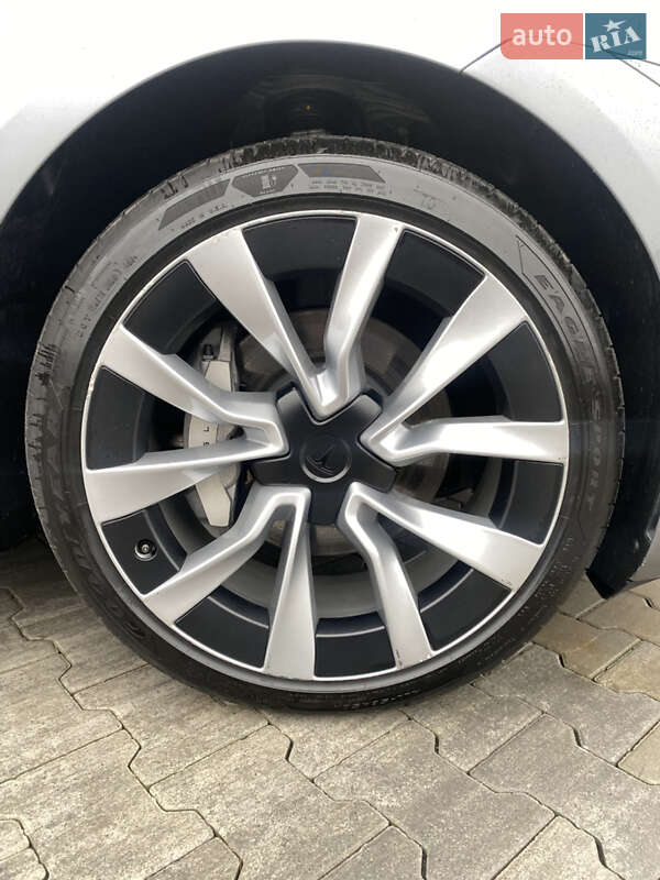 Седан Tesla Model 3 2024 в Киеве