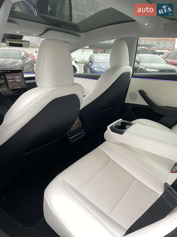 Седан Tesla Model 3 2024 в Киеве