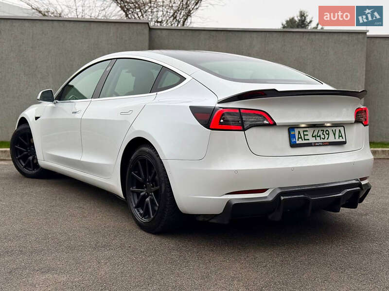 Седан Tesla Model 3 2020 в Днепре