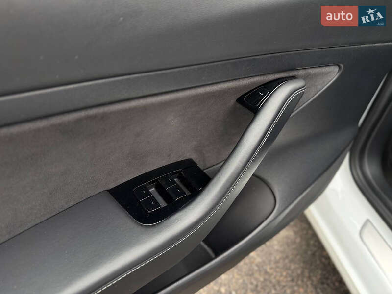 Седан Tesla Model 3 2020 в Днепре