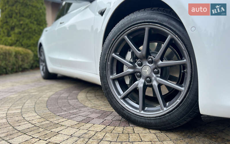 Седан Tesla Model 3 2018 в Львове фото 22 Седан Tesla Model 3 2018 в Львове