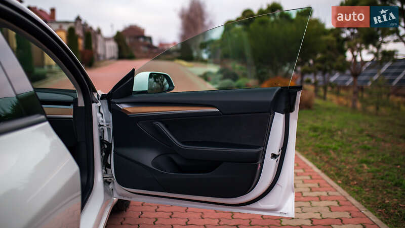 Седан Tesla Model 3 2022 в Черновцах фото 40 Седан Tesla Model 3 2022 в Черновцах