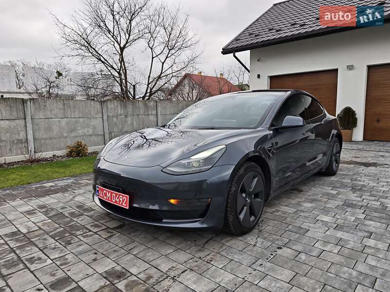 Седан Tesla Model 3 2023 в Львове