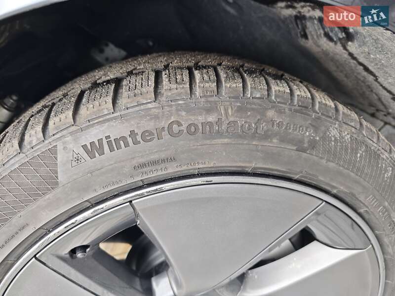 Седан Tesla Model 3 2023 в Львове