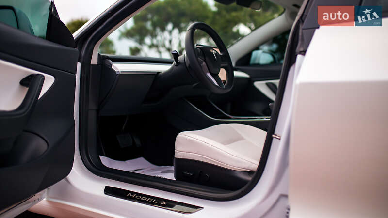 Седан Tesla Model 3 2019 в Черновцах фото 53 Седан Tesla Model 3 2019 в Черновцах