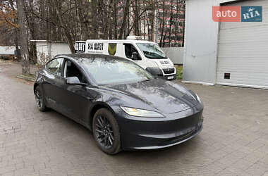 Седан Tesla Model 3 2025 в Тернополі