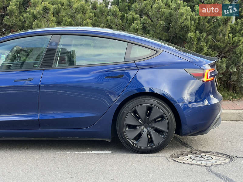 Седан Tesla Model 3 2024 в Киеве