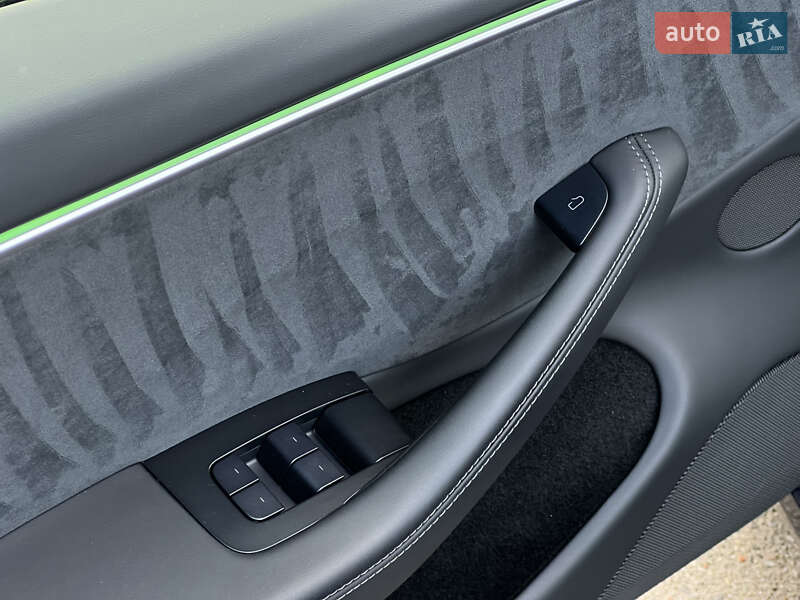 Седан Tesla Model 3 2024 в Киеве