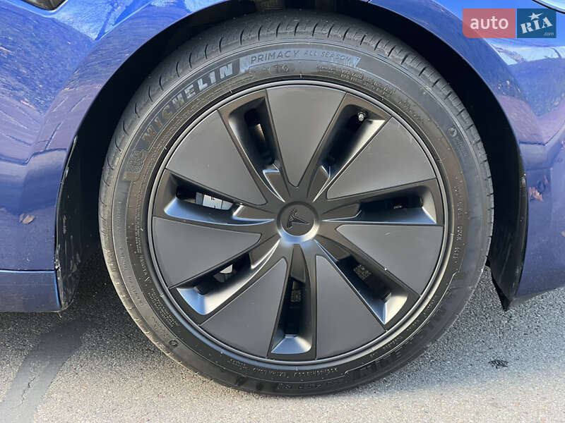 Седан Tesla Model 3 2024 в Киеве