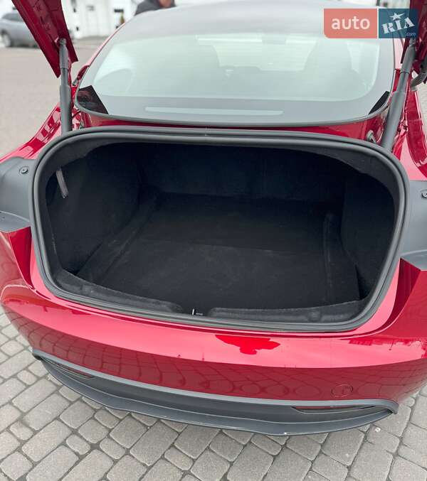 Седан Tesla Model 3 2025 в Киеве