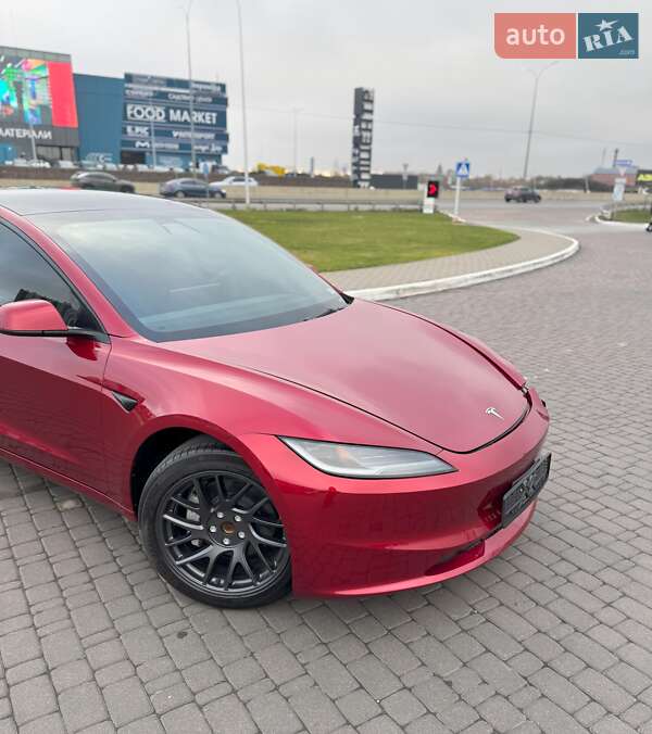Седан Tesla Model 3 2025 в Киеве
