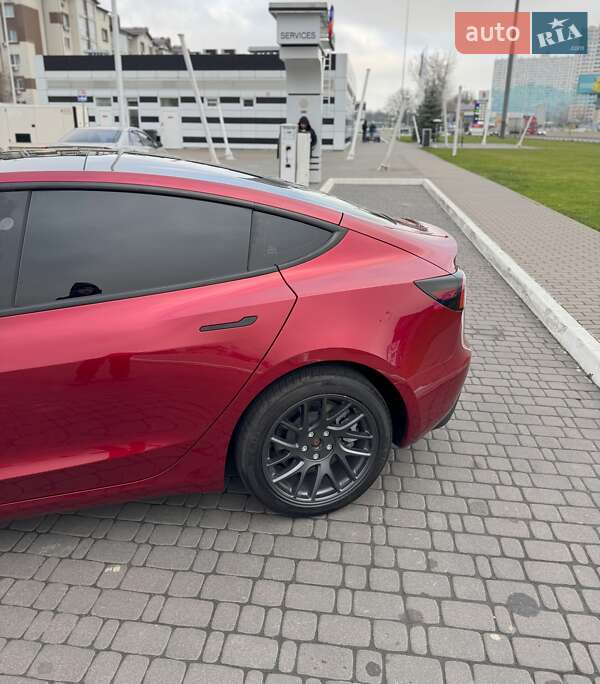 Седан Tesla Model 3 2025 в Киеве