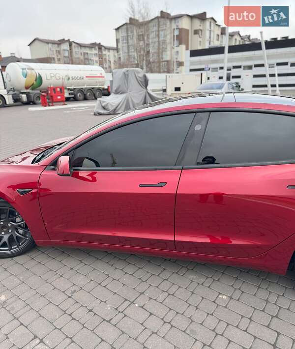 Седан Tesla Model 3 2025 в Киеве