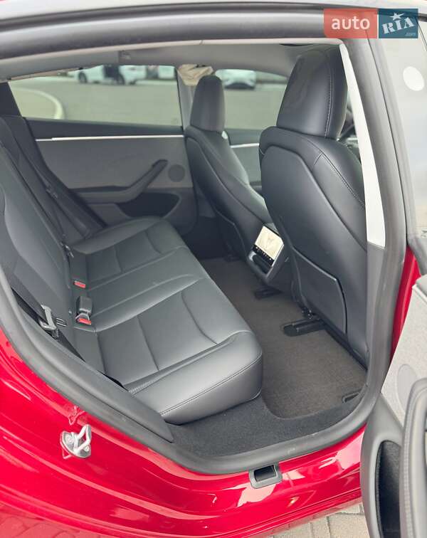 Седан Tesla Model 3 2025 в Киеве