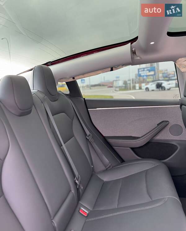 Седан Tesla Model 3 2025 в Киеве