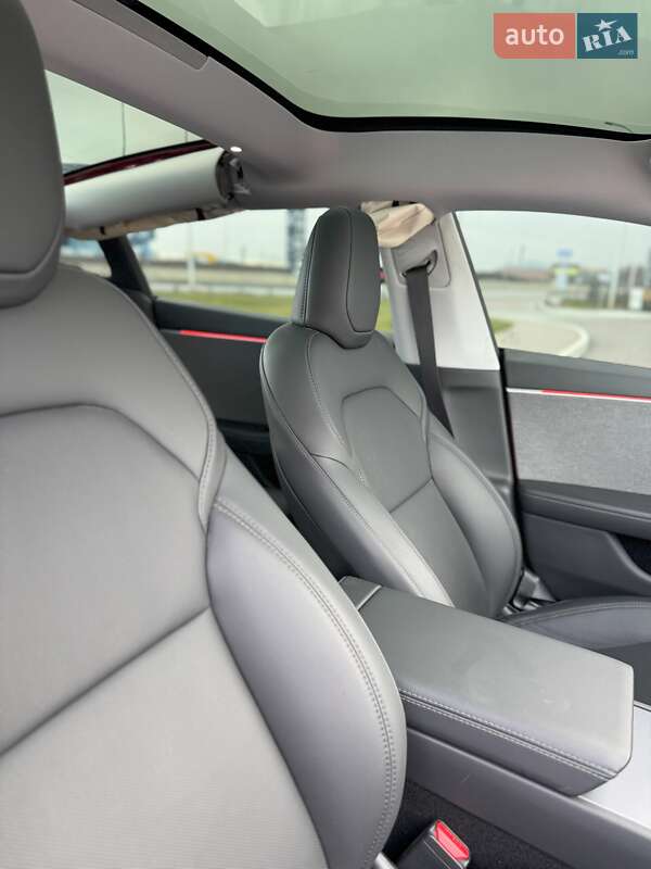 Седан Tesla Model 3 2025 в Киеве