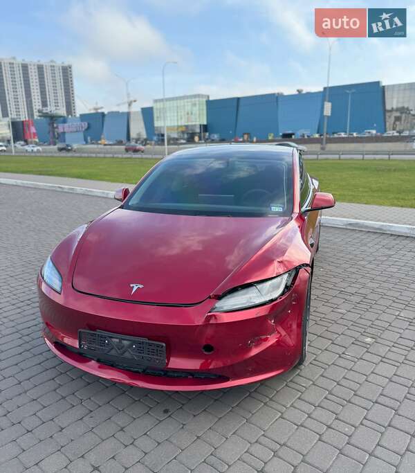 Седан Tesla Model 3 2025 в Киеве