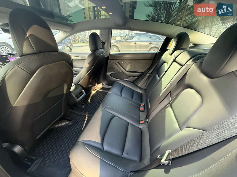 Седан Tesla Model 3 2021 в Киеве