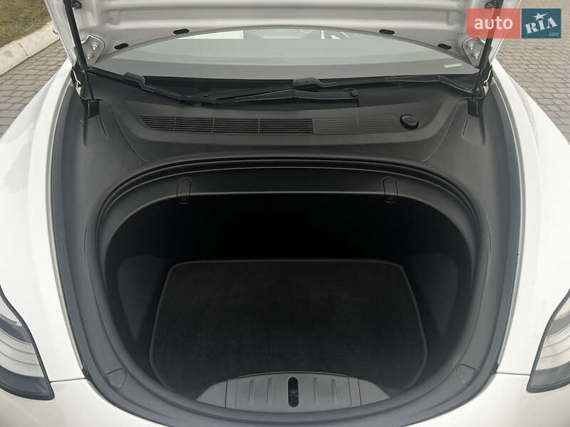 Седан Tesla Model 3 2018 в Львове фото 35 Седан Tesla Model 3 2018 в Львове