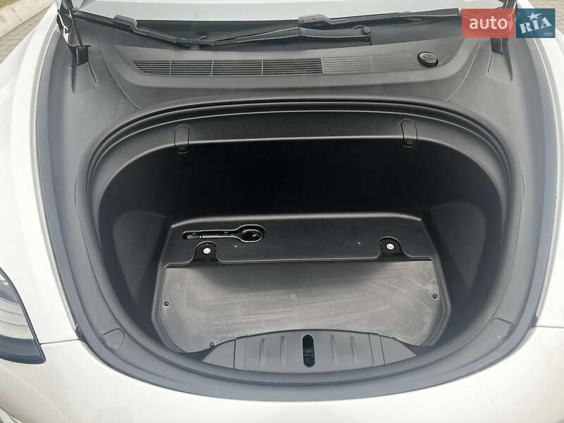 Седан Tesla Model 3 2018 в Львове фото 37 Седан Tesla Model 3 2018 в Львове