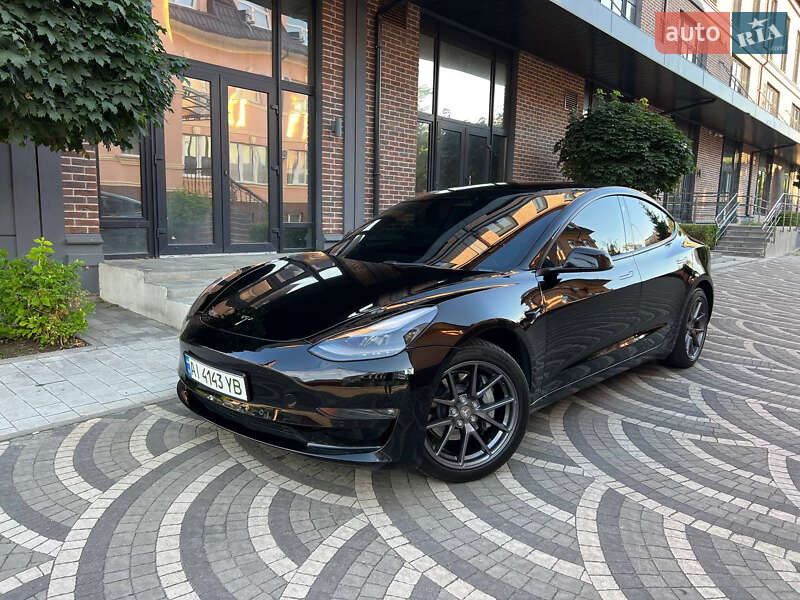 Седан Tesla Model 3 2021 в Ирпене