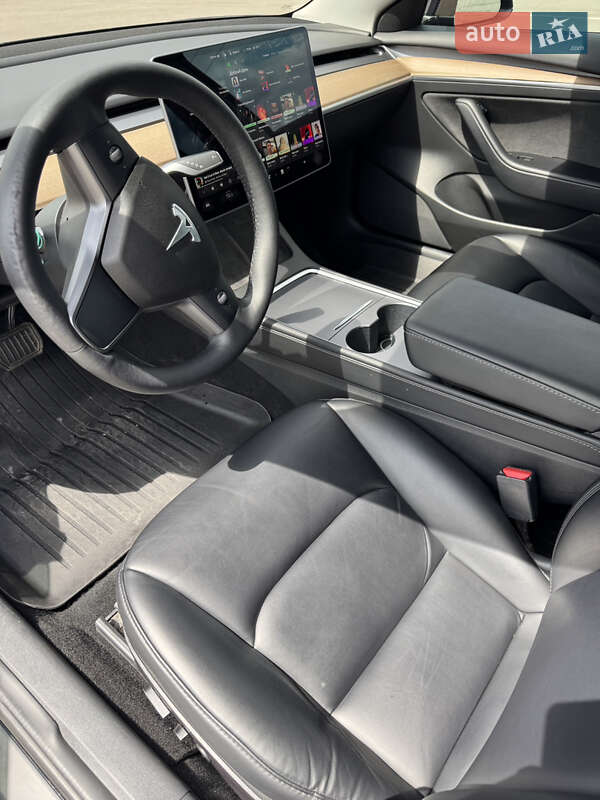 Седан Tesla Model 3 2021 в Ирпене