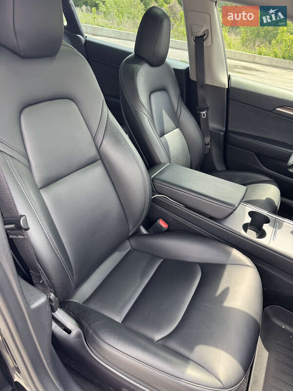 Седан Tesla Model 3 2021 в Ирпене