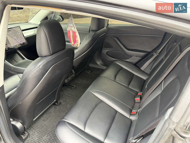 Седан Tesla Model 3 2018 в Золотоноше