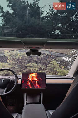 Седан Tesla Model 3 2018 в Одесі