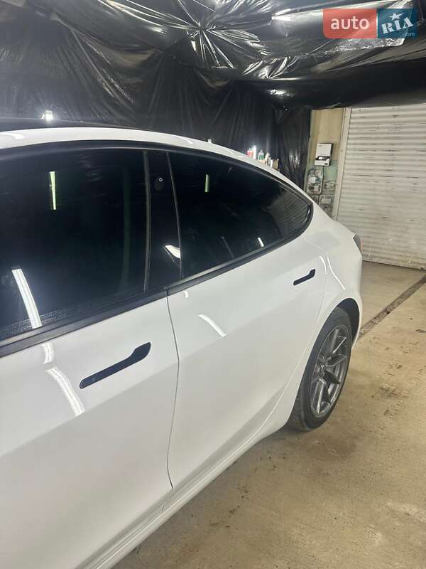 Седан Tesla Model 3 2022 в Львове