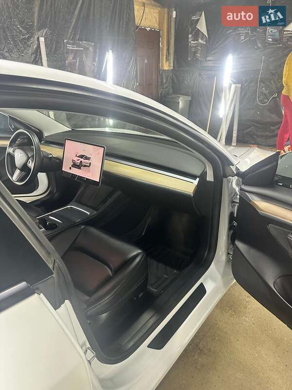 Седан Tesla Model 3 2022 в Львове