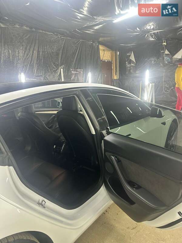 Седан Tesla Model 3 2022 в Львове