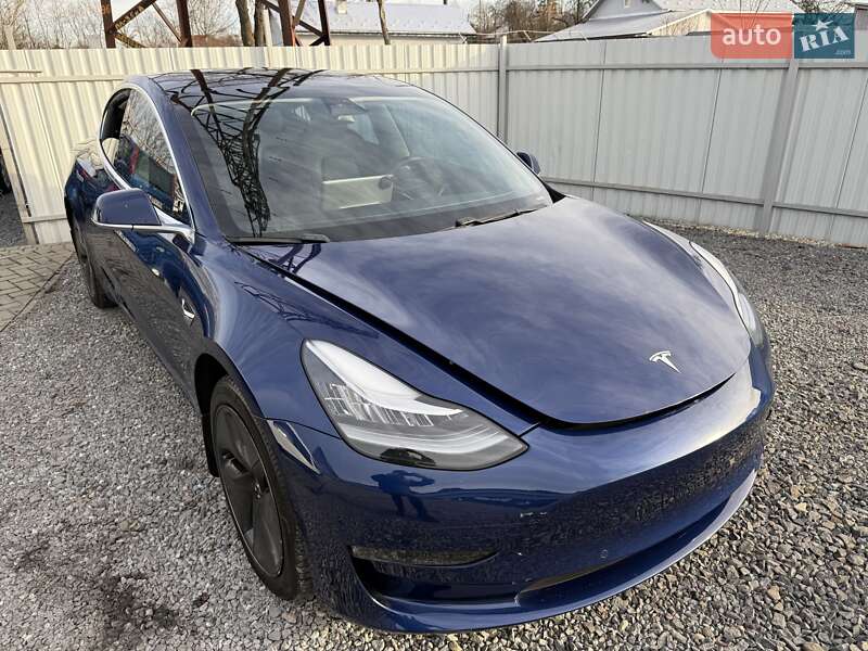 Седан Tesla Model 3 2019 в Дрогобичі