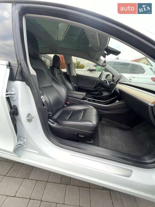 Седан Tesla Model 3 2018 в Львове фото 22 Седан Tesla Model 3 2018 в Львове