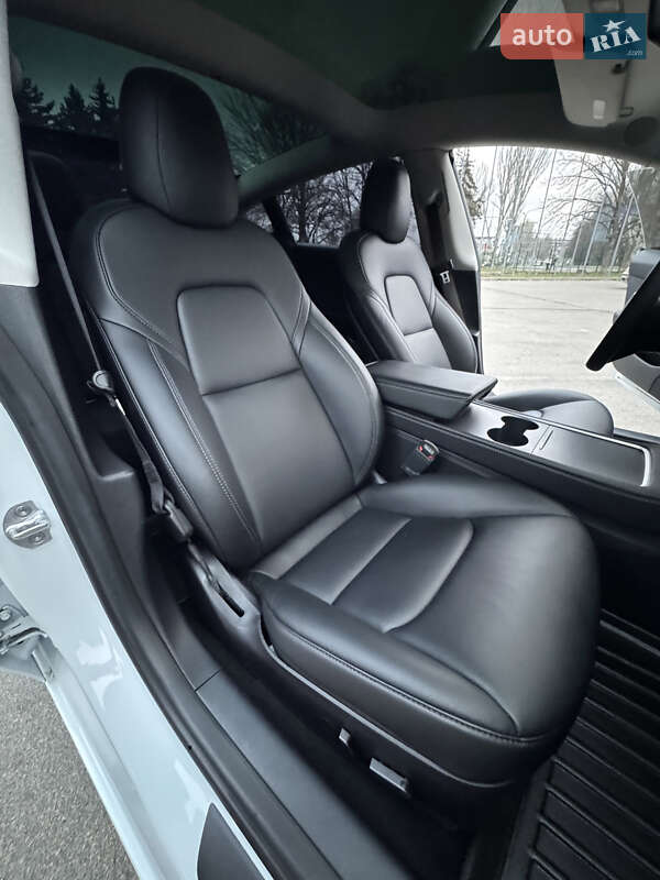 Седан Tesla Model 3 2022 в Запоріжжі