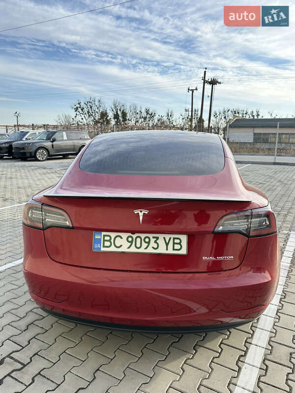 Седан Tesla Model 3 2019 в Львове