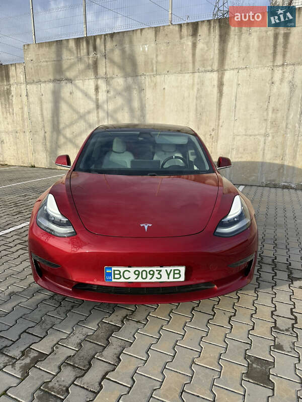 Седан Tesla Model 3 2019 в Львове