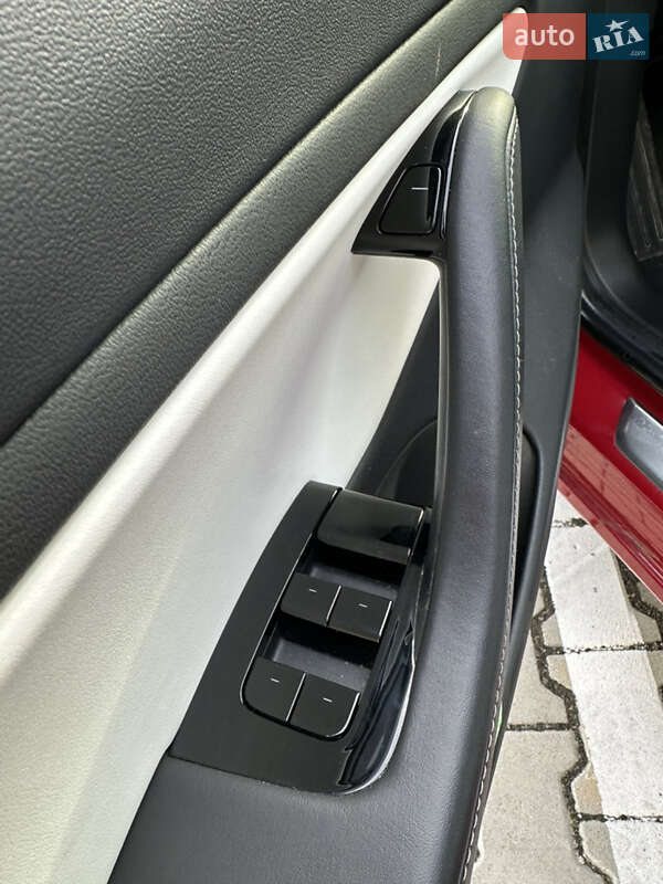 Седан Tesla Model 3 2019 в Львове